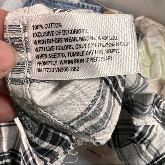 SHAUN WHITE DRESS Boys Size Medium Black & Gray button down shirt. Short sleeves - Picture 7 of 7